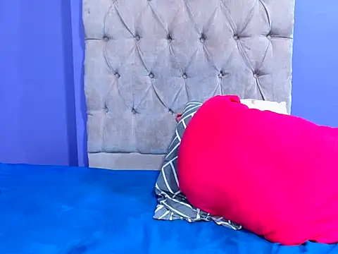 BubblyCheese live cam on StripChat