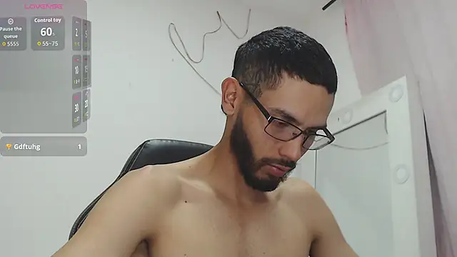 russthiago live cam on StripChat