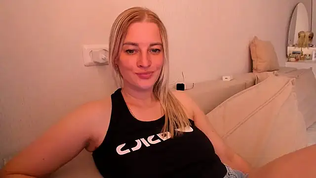 THE_GOLDEN_WOMAN live cam on StripChat