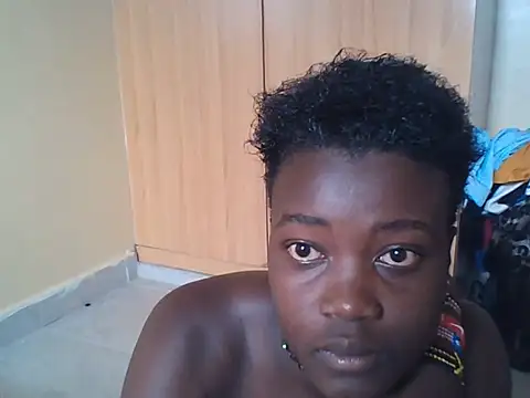 Pretty-Leaa