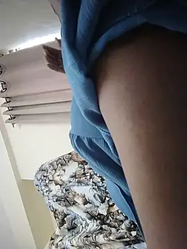 hottywife-03 live cam on StripChat