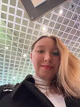 -naughtyangel- (F teen) - spread+middle finger betwen pussy lips