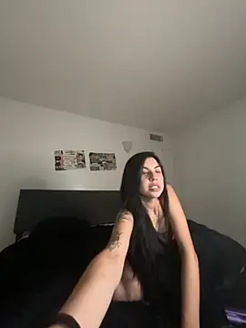 EmeryKinleys live cam on StripChat