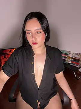 salome_polaniiee (F young) - show boobs close up