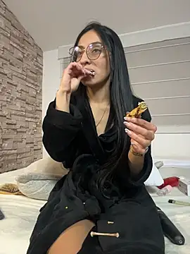 Lucyjoi live cam on StripChat