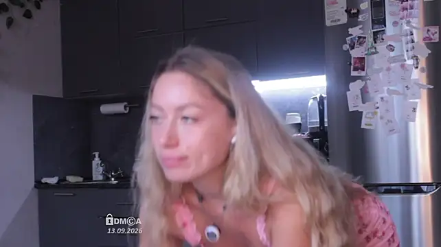 Blondie_Bunny live cam on StripChat
