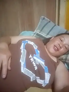 LINAKUTE10 live cam on StripChat
