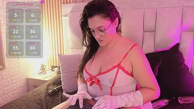 AndreinaLopezz live cam on StripChat
