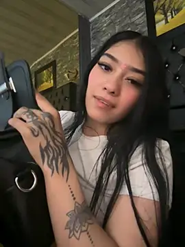 tayylorsexx (F teen) - spank ass * 4 + move ass