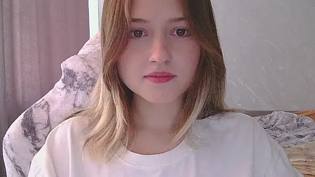 beloved_mary (F teen) - jumping without a top x30