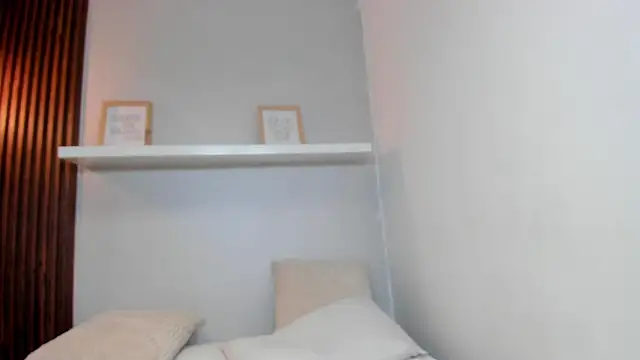 LANA-JONNES live cam on StripChat