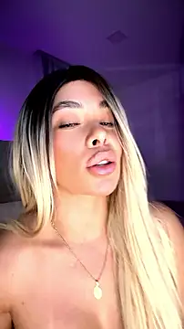 Scarlett_jc live cam on StripChat