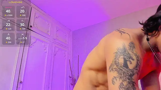Tyler_durten live cam on StripChat