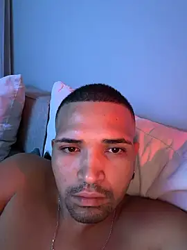 Gio0261 live cam on StripChat