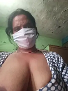 AadikiAunty live cam on StripChat