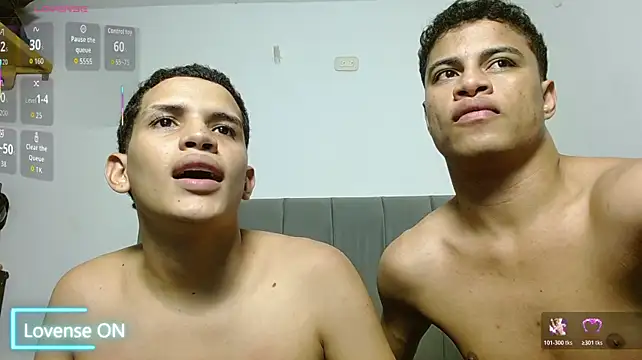 Jose_And_Daniel live cam on StripChat