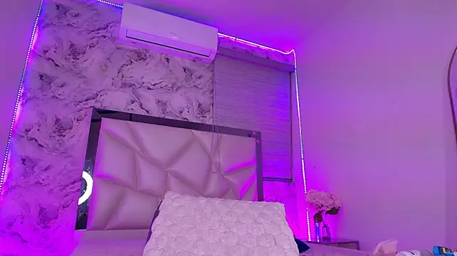 kendal_rossi live cam on StripChat