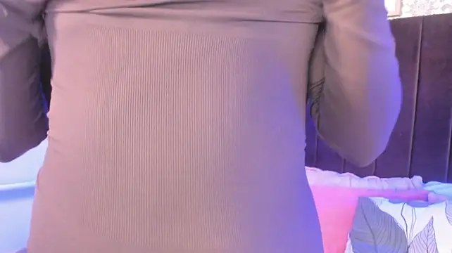 Roussy live cam on StripChat