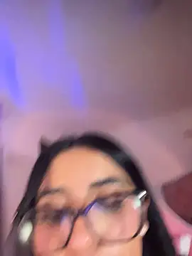 Emily-14 live cam on StripChat