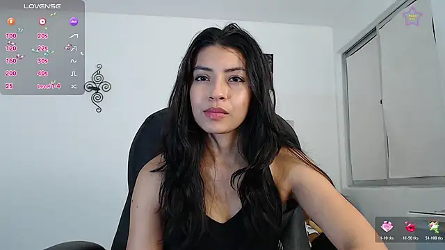 ellajonz live cam on StripChat