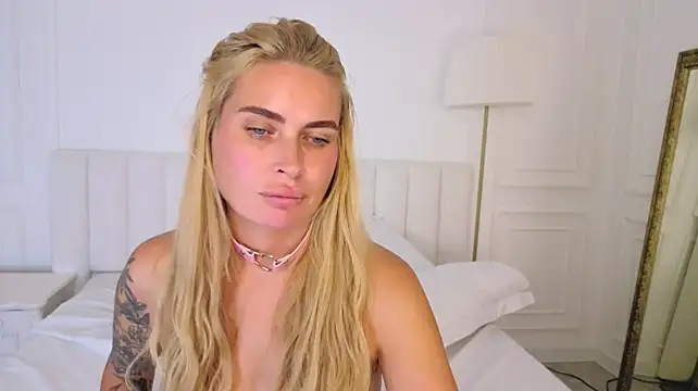 MiaMilfX live cam on StripChat