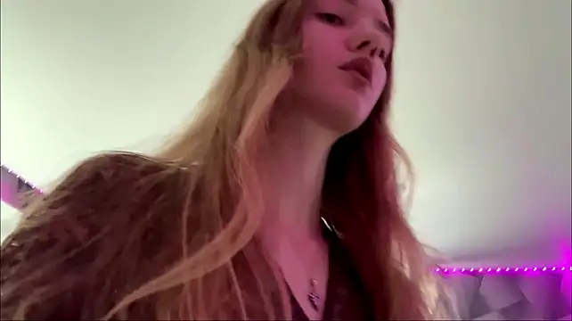 LuiseFurbeck live cam on StripChat