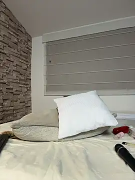 Lucyjoi live cam on StripChat