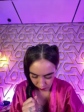 MelanyyJhonson15 live cam on StripChat