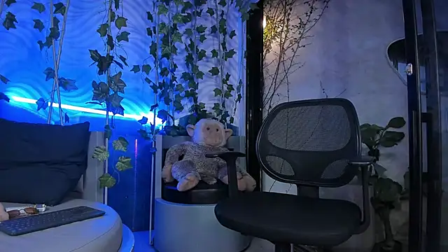 ItsZairen live cam on StripChat