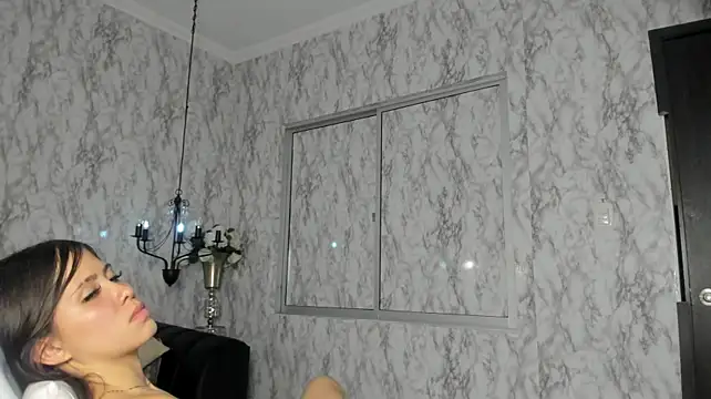 Slim_Petitee live cam on StripChat