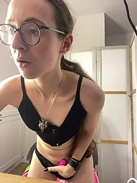 MartiniiSelenna live cam on StripChat