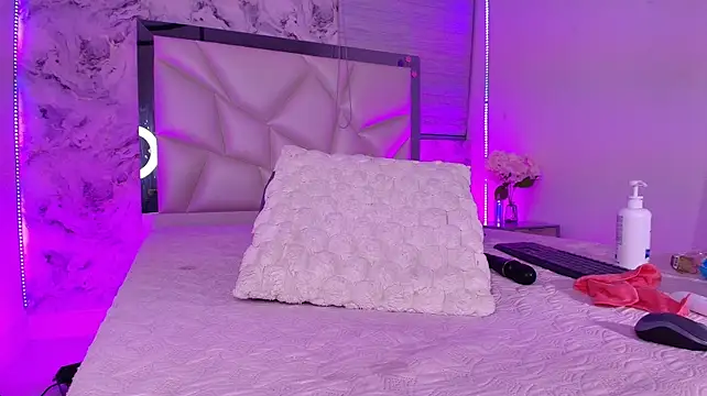 kendal_rossi live cam on StripChat