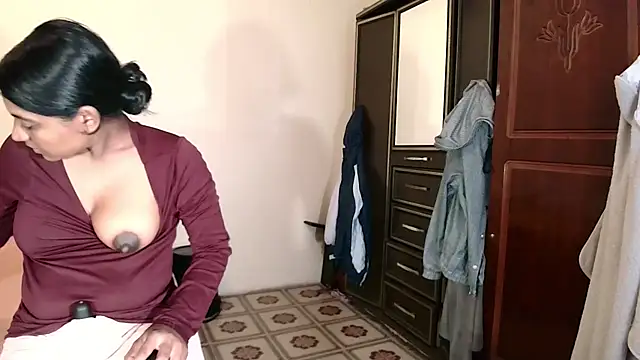 indiansweetflava live cam on StripChat