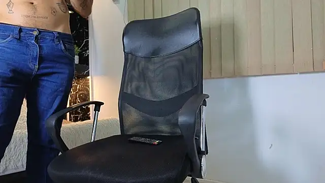 MR_EITHAN live cam on StripChat