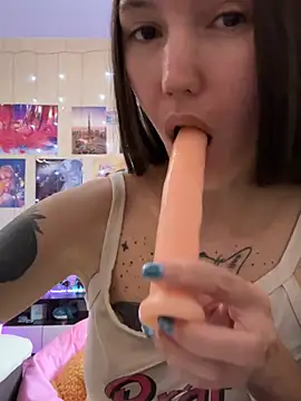 Heart_Ass live cam on StripChat
