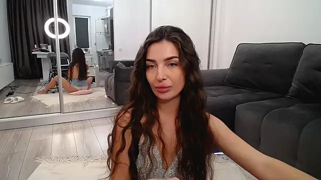 Laura_Bess live cam on StripChat