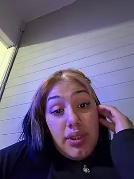 Abrildqquino live cam on StripChat