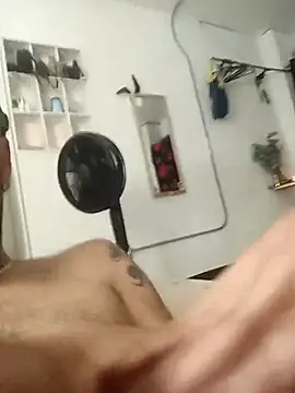 Alphamaster_92 live cam on StripChat