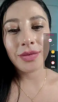 Emma_Hotkiss live cam on StripChat