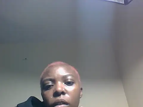 Luna_velvet001 live cam on StripChat
