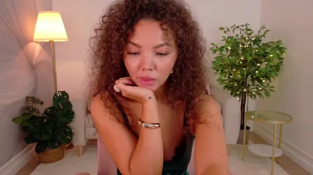 MargaretPeace live cam on StripChat