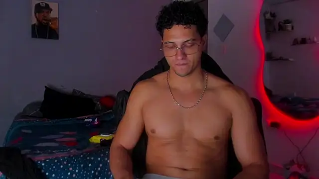 Kris_Khalifa69 live cam on StripChat