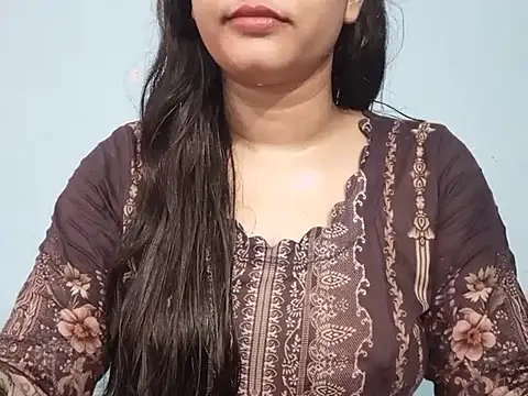 Adhiti_1 live cam on StripChat