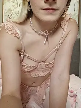 Chloe_StClaire live cam on StripChat