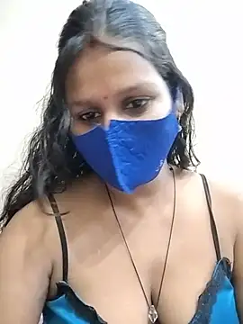 hotyrani07 live cam on StripChat