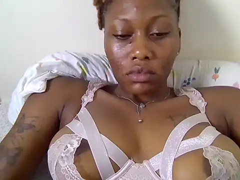 missprettydoll live cam on StripChat