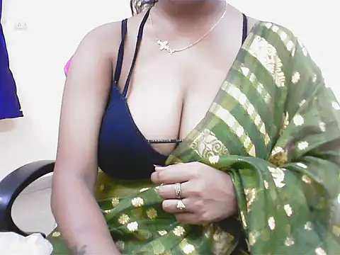 LovingPihu live cam on StripChat