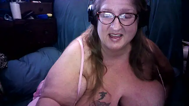 jade-belle live cam on StripChat