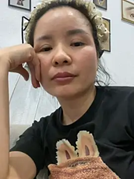 Ivy_Trix2 live cam on StripChat