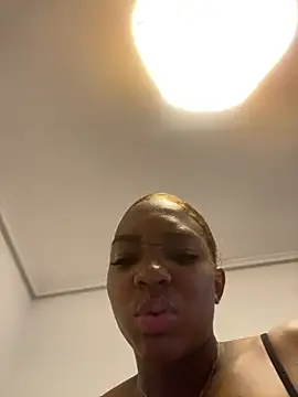 Brittanyy live cam on StripChat